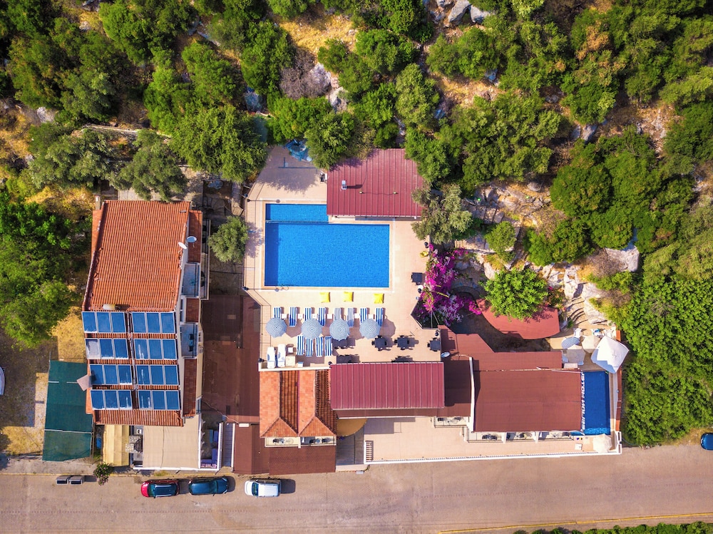 TURUNC LIFE HOTEL 38/48