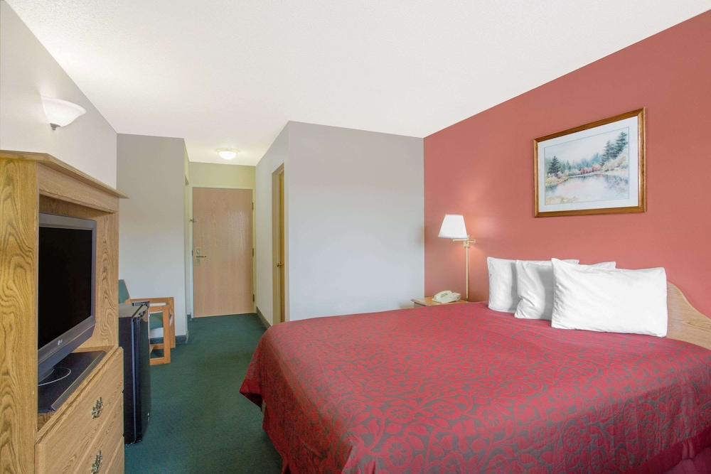 Days Inn by Wyndham Custer 4/36