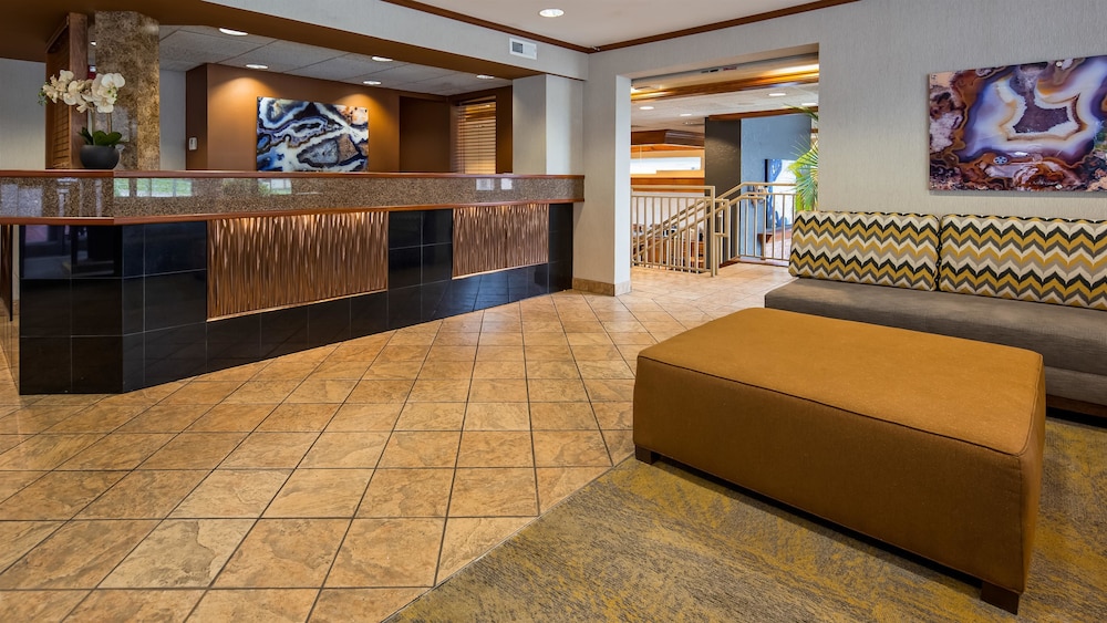 Best Western Plus Landing View Inn & Suites 9/51