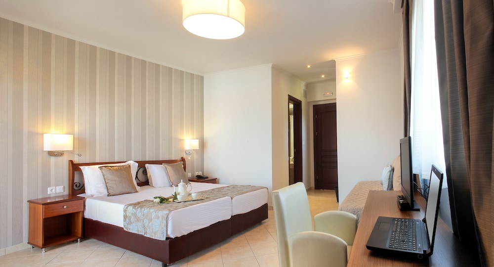 Electra Hotel 15/50
