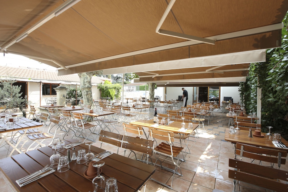 Logis Hotel Le Nouvel 16/25