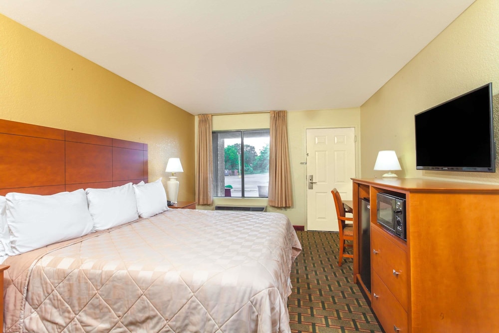 Days Inn by Wyndham Lebanon 4/35