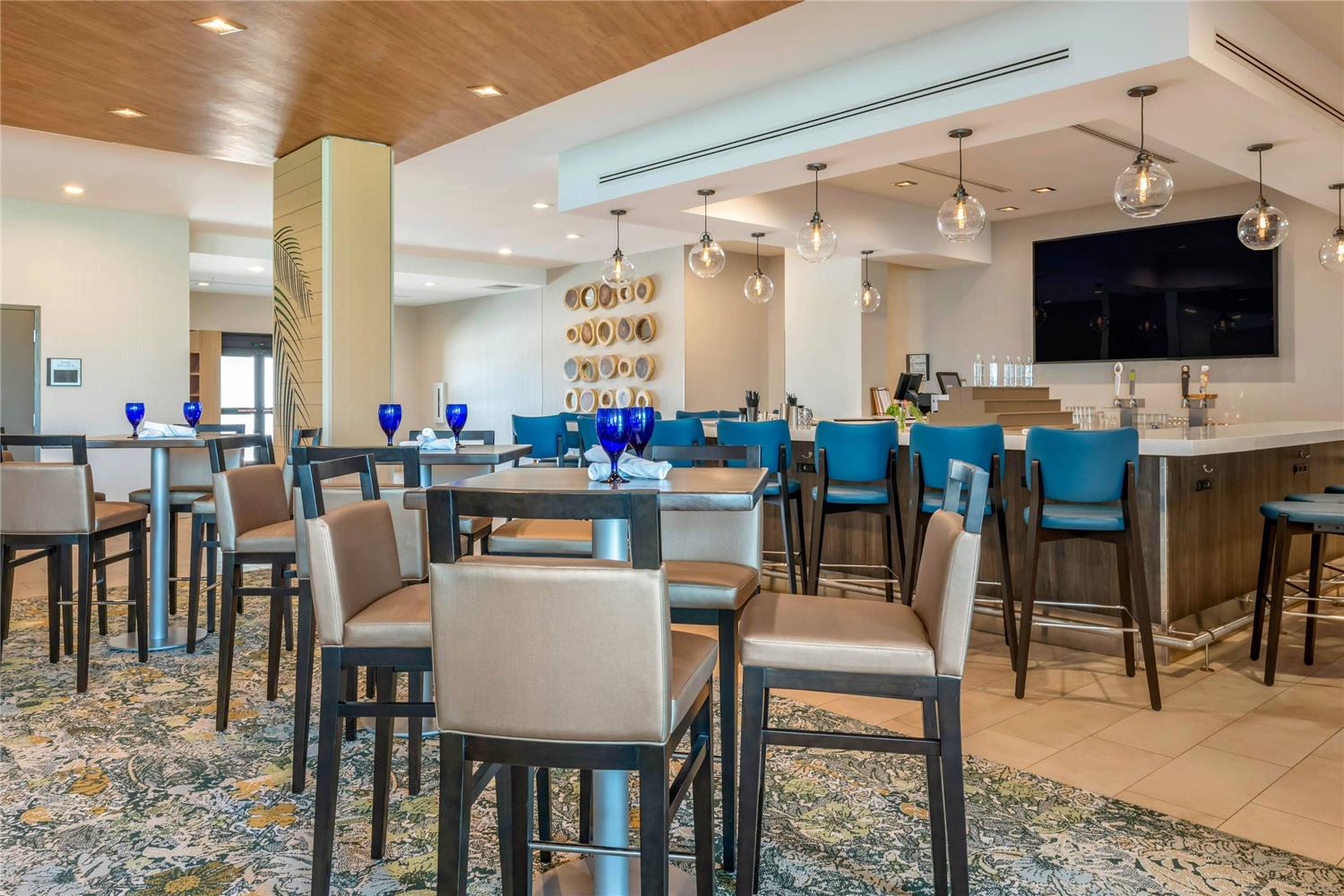 Cambria Hotel St Petersburg Madeira Beach Marina 40/58