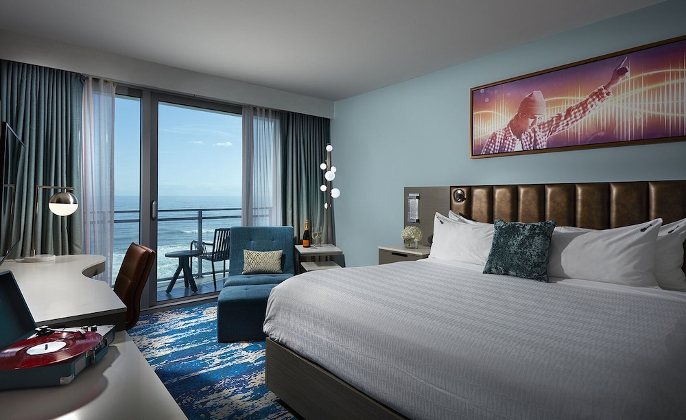 Room, King Bed, Ocean Front, Balcony, Accessible