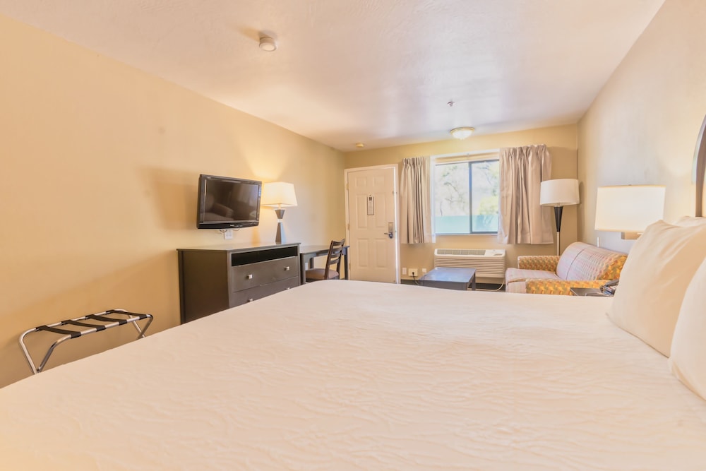 The Oakhurst Inn at Yosemite 13/58