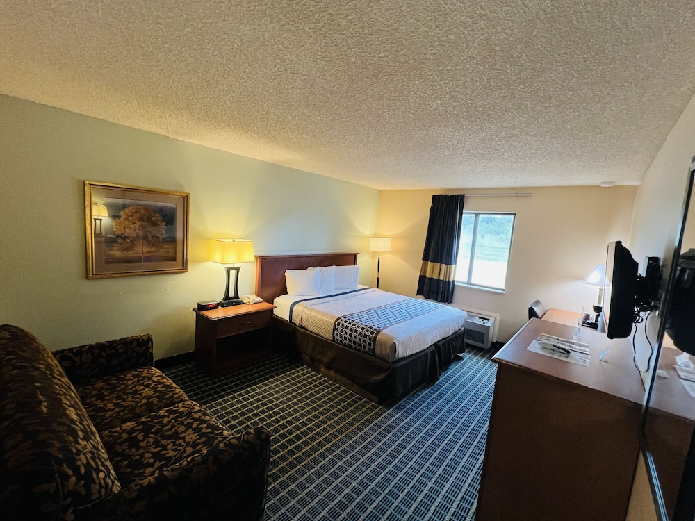 Hometown Inn Suites 13/50