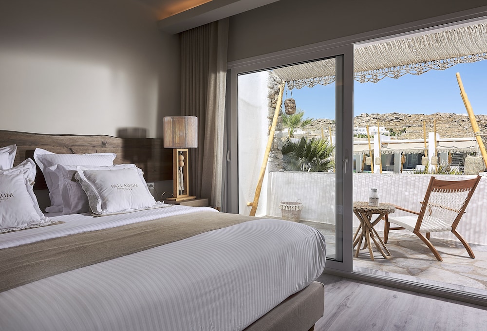 2 BEDROOMS, EXECUTIVE, SUITE