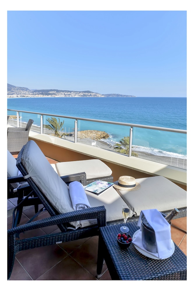 RADISSON BLU NICE 54/75