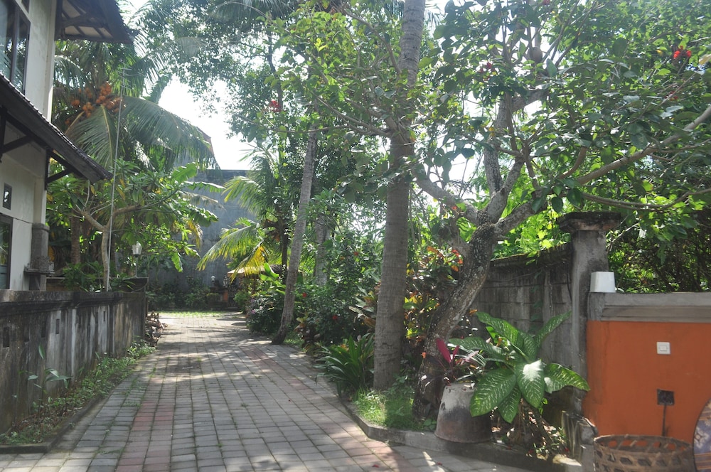 Dewi Sinta Hotel and Restaurant by ABM 28/32