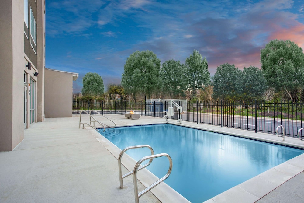 La Quinta Inn & Suites by Wyndham Manassas, VA- Dulles Airport 11/20