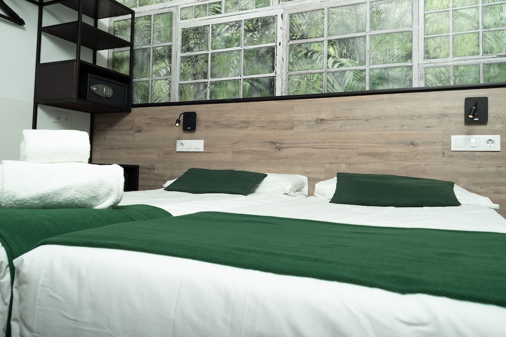 STANDARD, TWIN BEDS, BALCONY