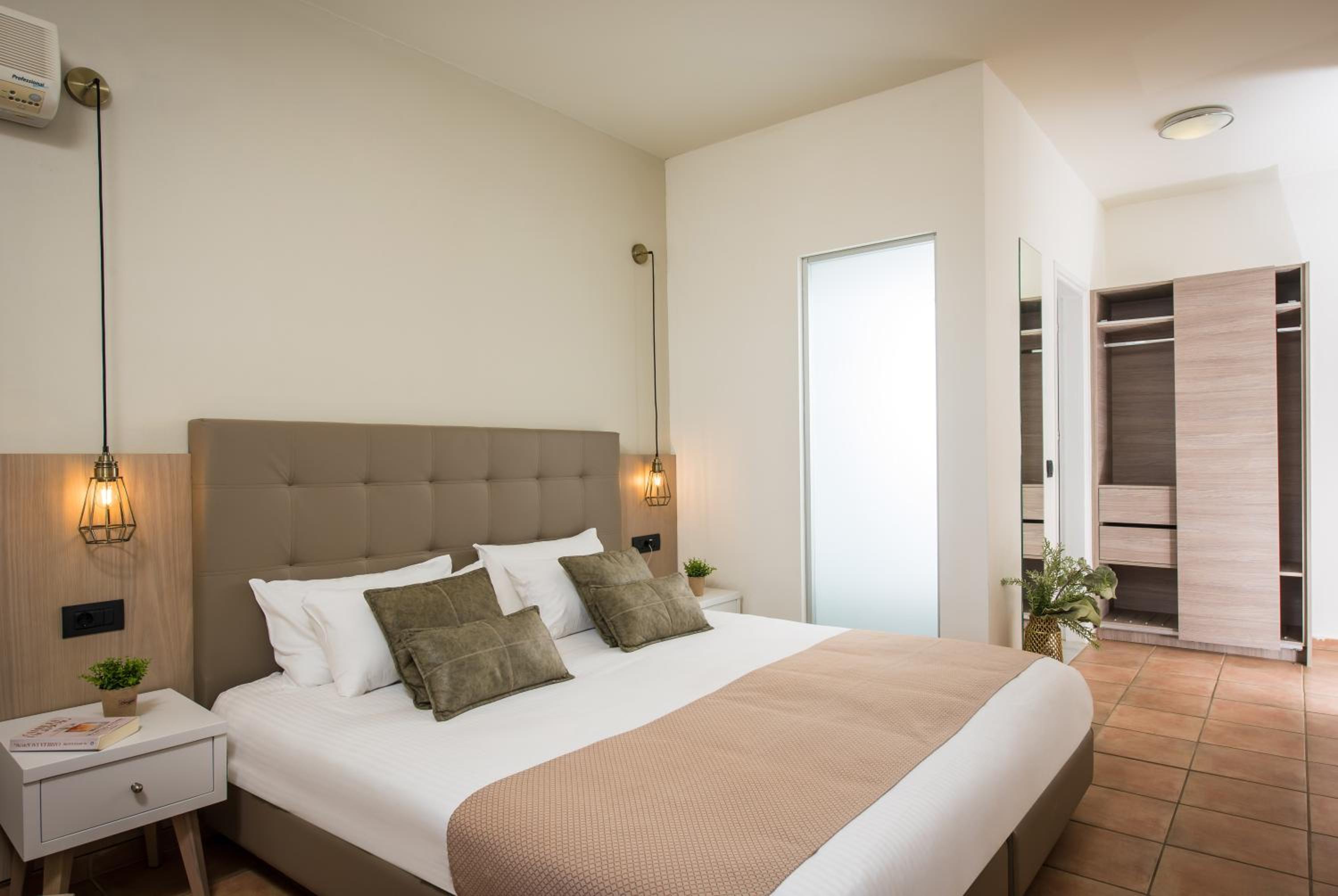 TWIN/DOUBLE ROOM