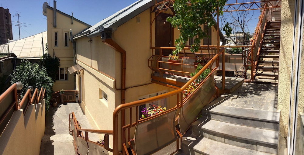 Tatev Apartments 33/43