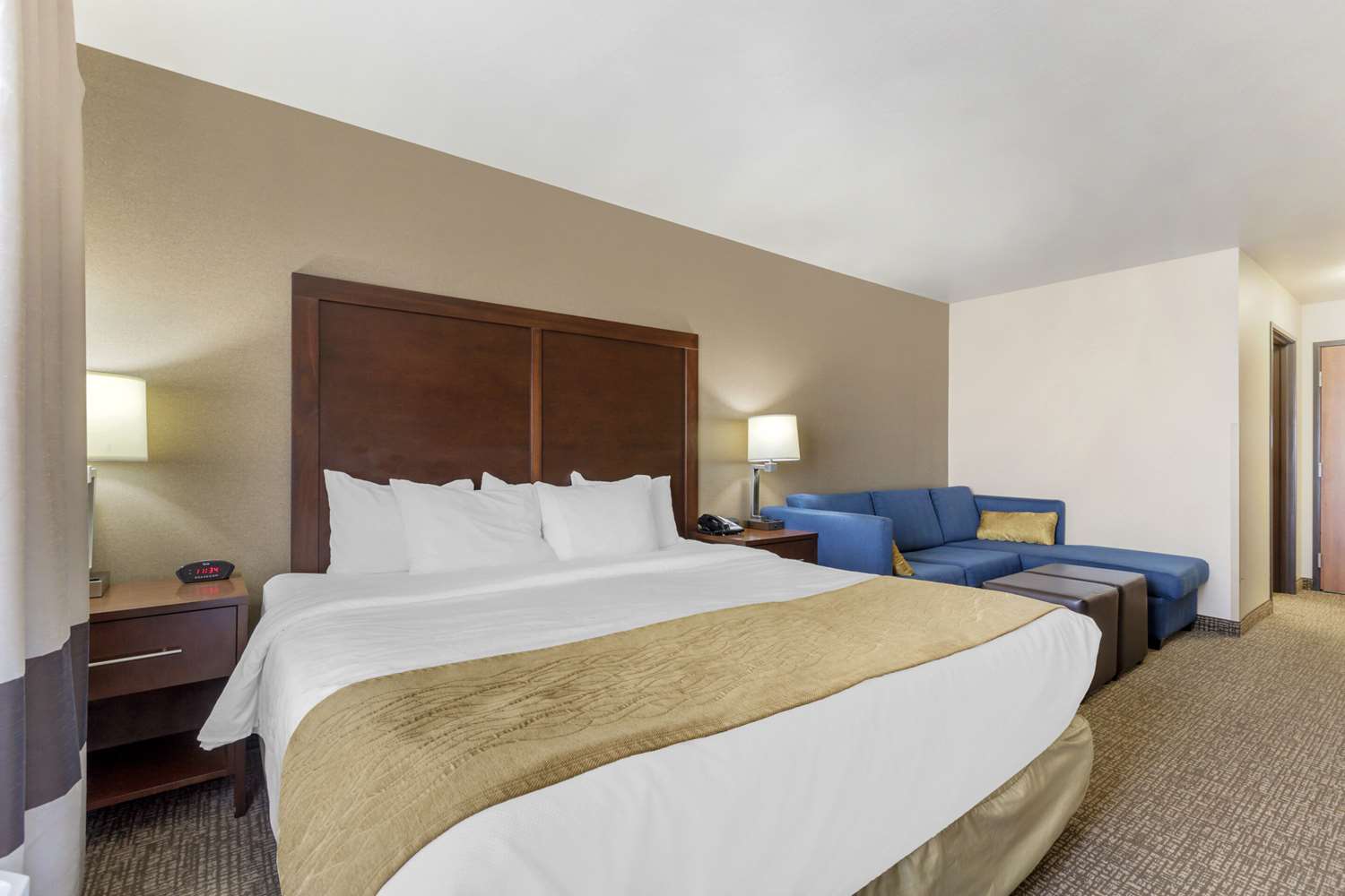 جناح بسرير كينج، Comfort Inn & Suites Mitchell I-90 2/3