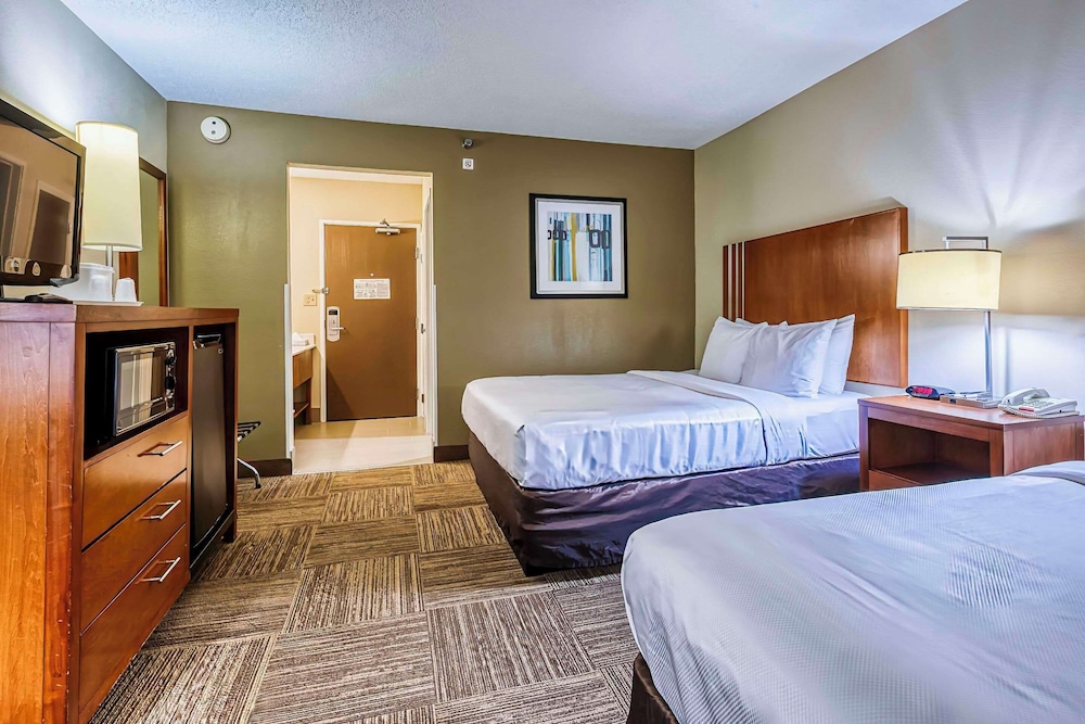 Standard, 2 Queen Beds