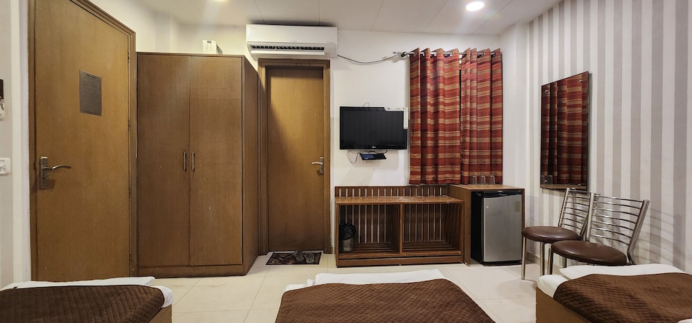 Hotel Arina Inn 31/32