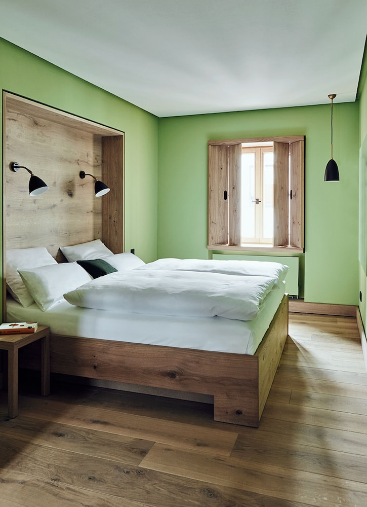 SUPERIOR, DOUBLE BED