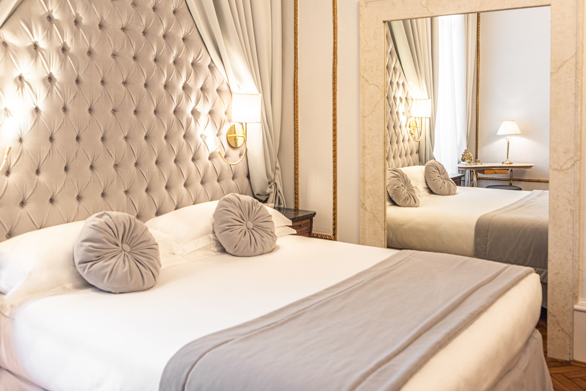 PREMIER, SUITE, KING BED, CANAL VIEW
