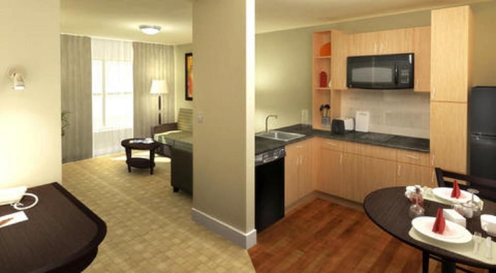 Ledgestone Hotel 46/68