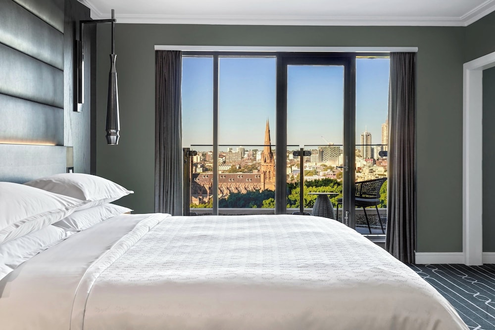 جناح كلوب بسرير كينج بشرفة بغرفة نوم واحدة