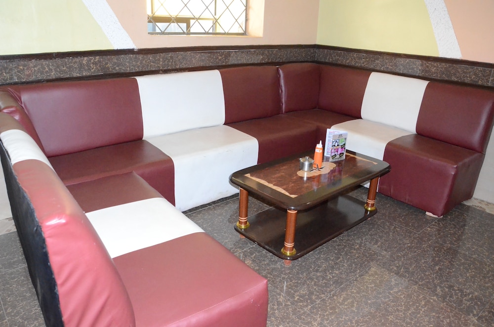 Sir Kanja's Hotel 11/24