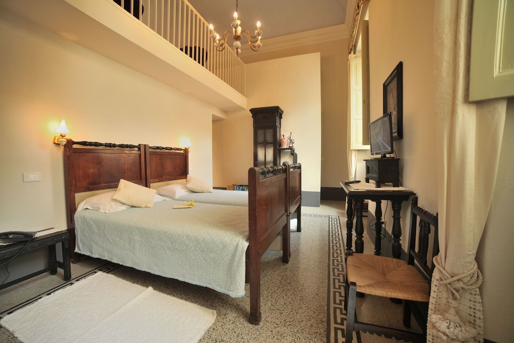 Superior, Triple, 1 King and 1 Single Beds