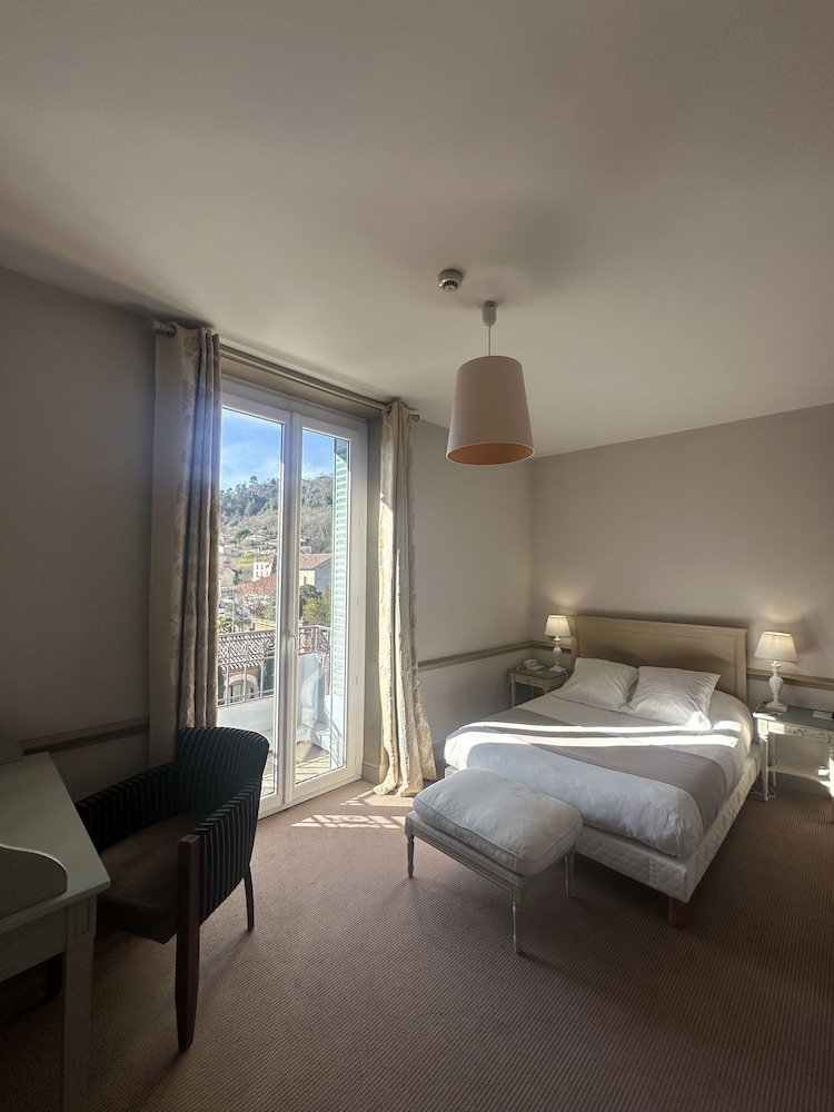 Hotel Helvie 2/22