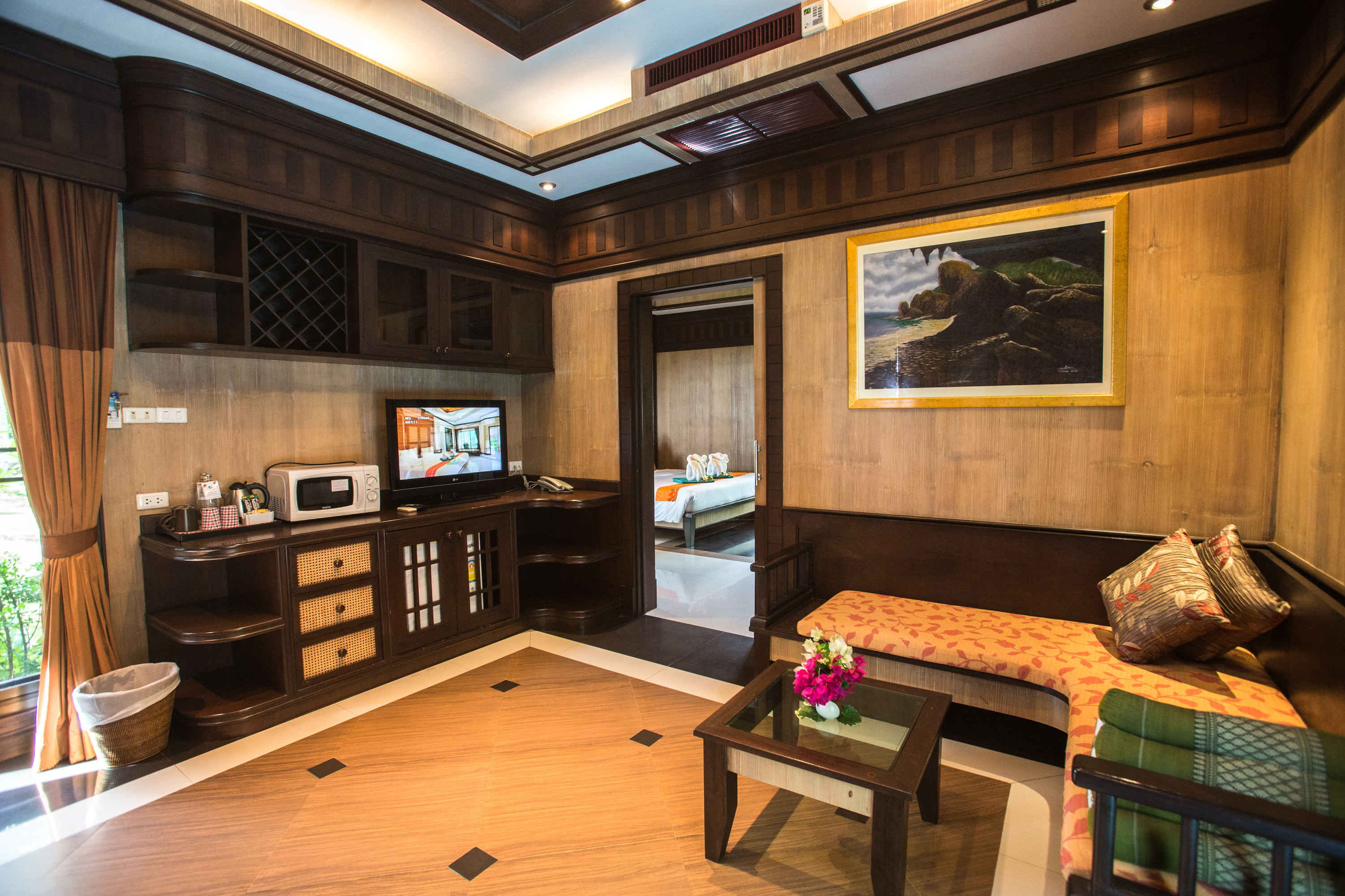 Hotel and Beach Bungalow at Lanta Resort 30/55