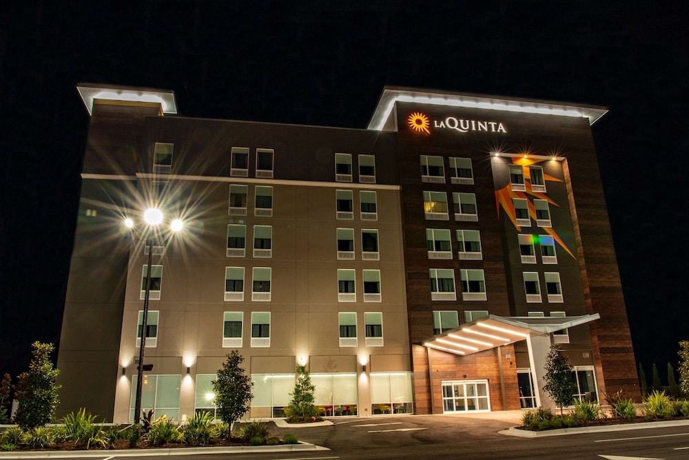 La Quinta Inn & Suite by Wyndham Lake City 2/29