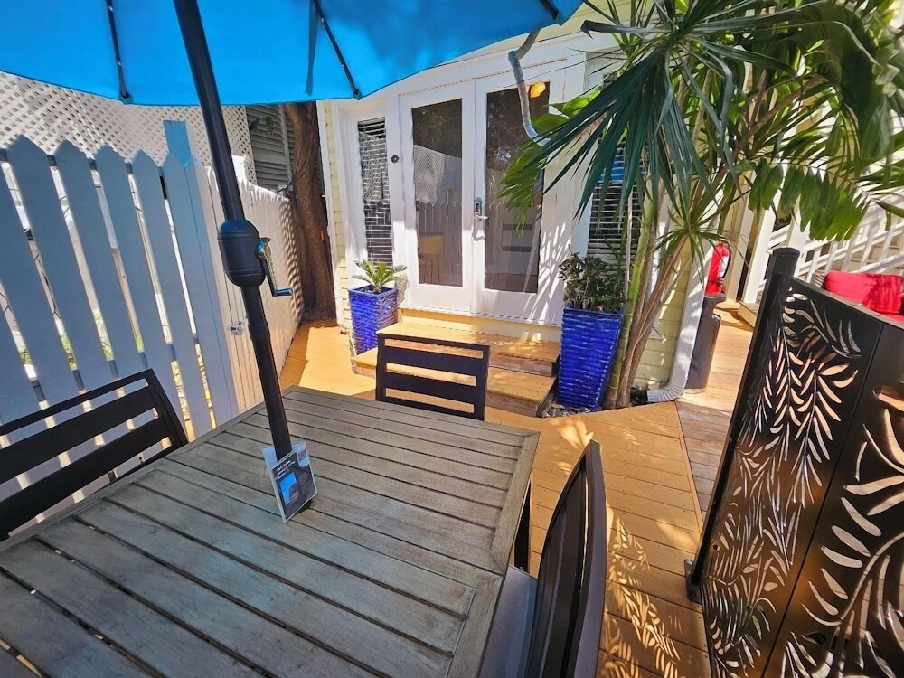 Bishop Hotel Key West 23/50