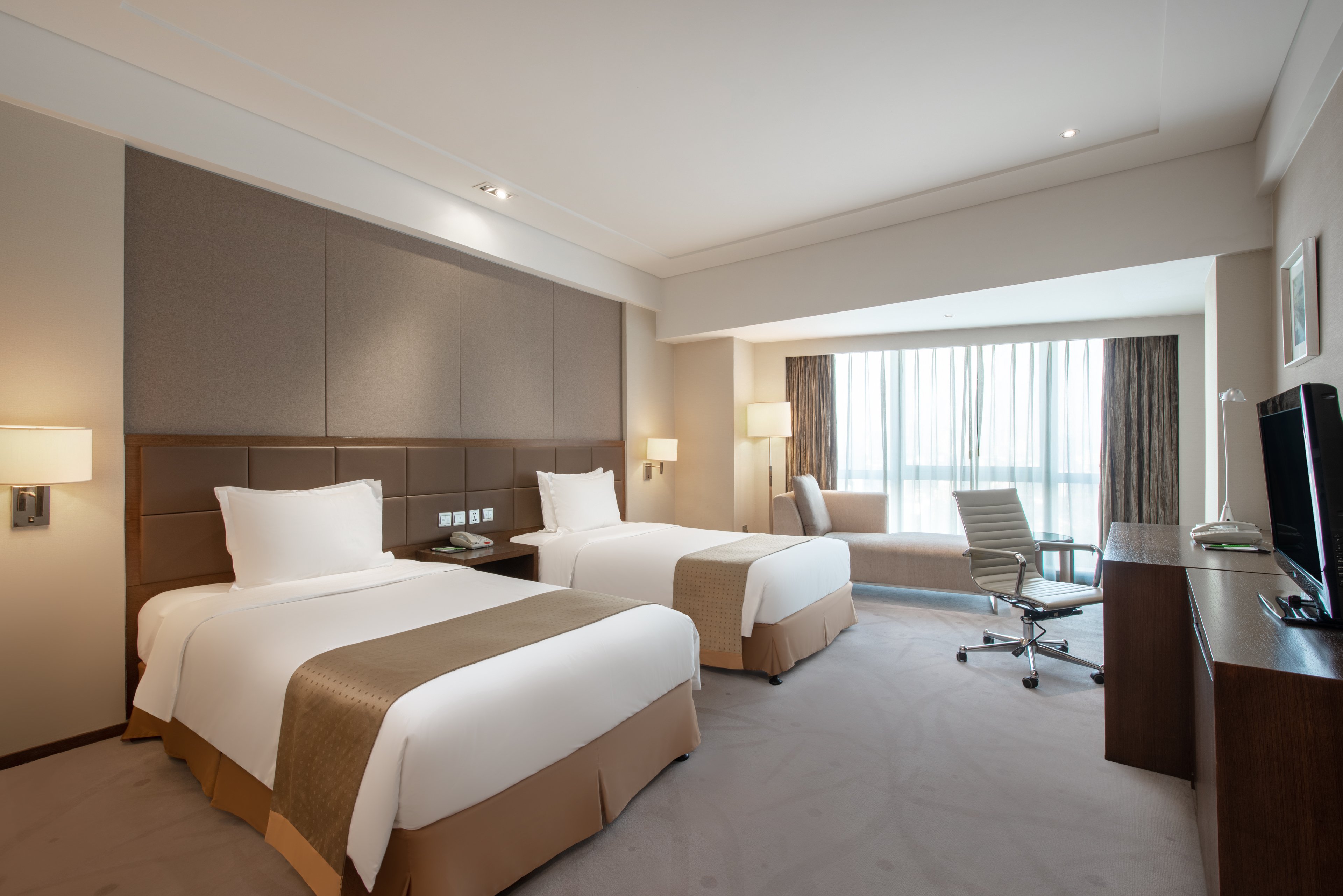 HOLIDAY INN SHAOXING 26/44