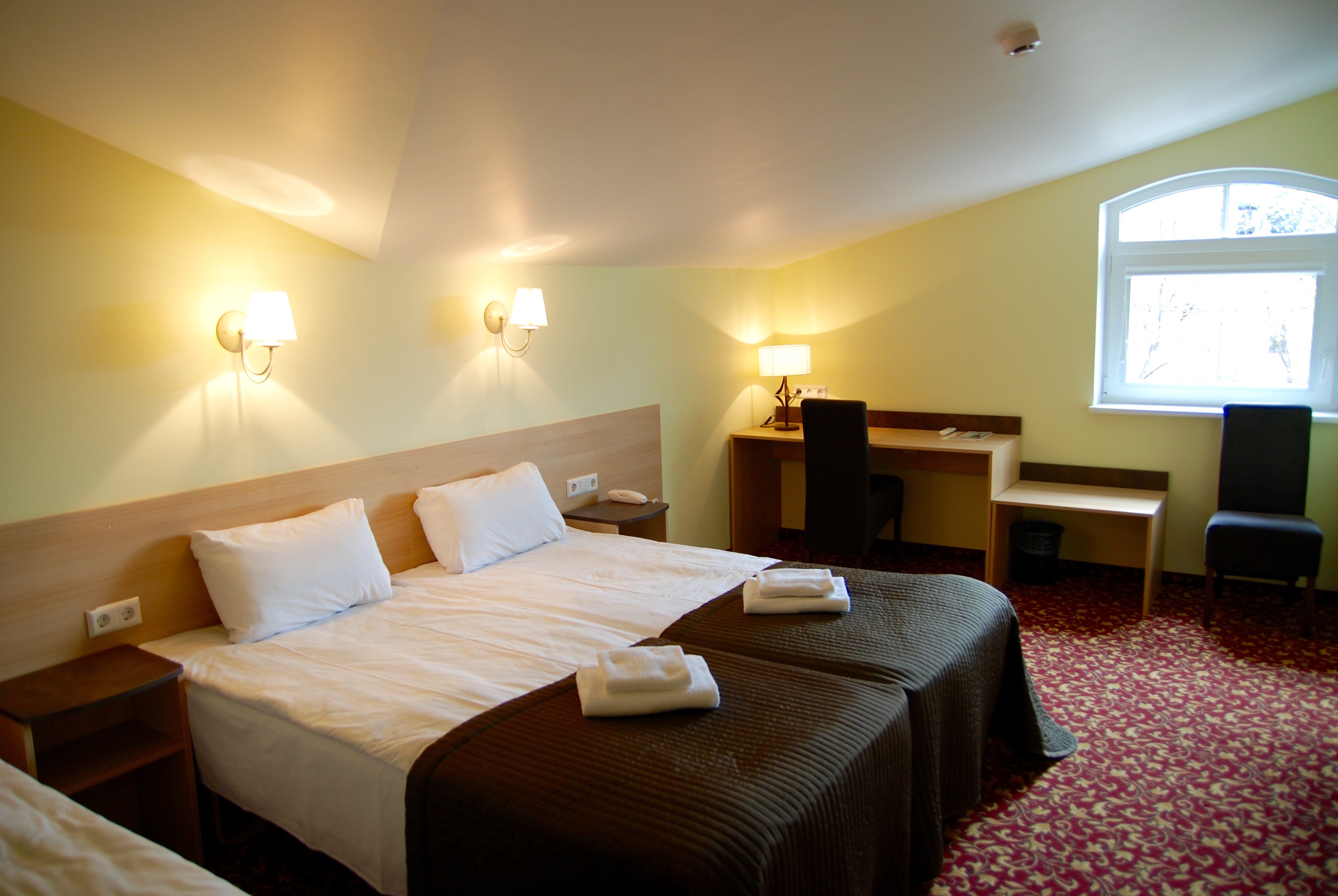 غرفة قياسية بسرير مزدوج