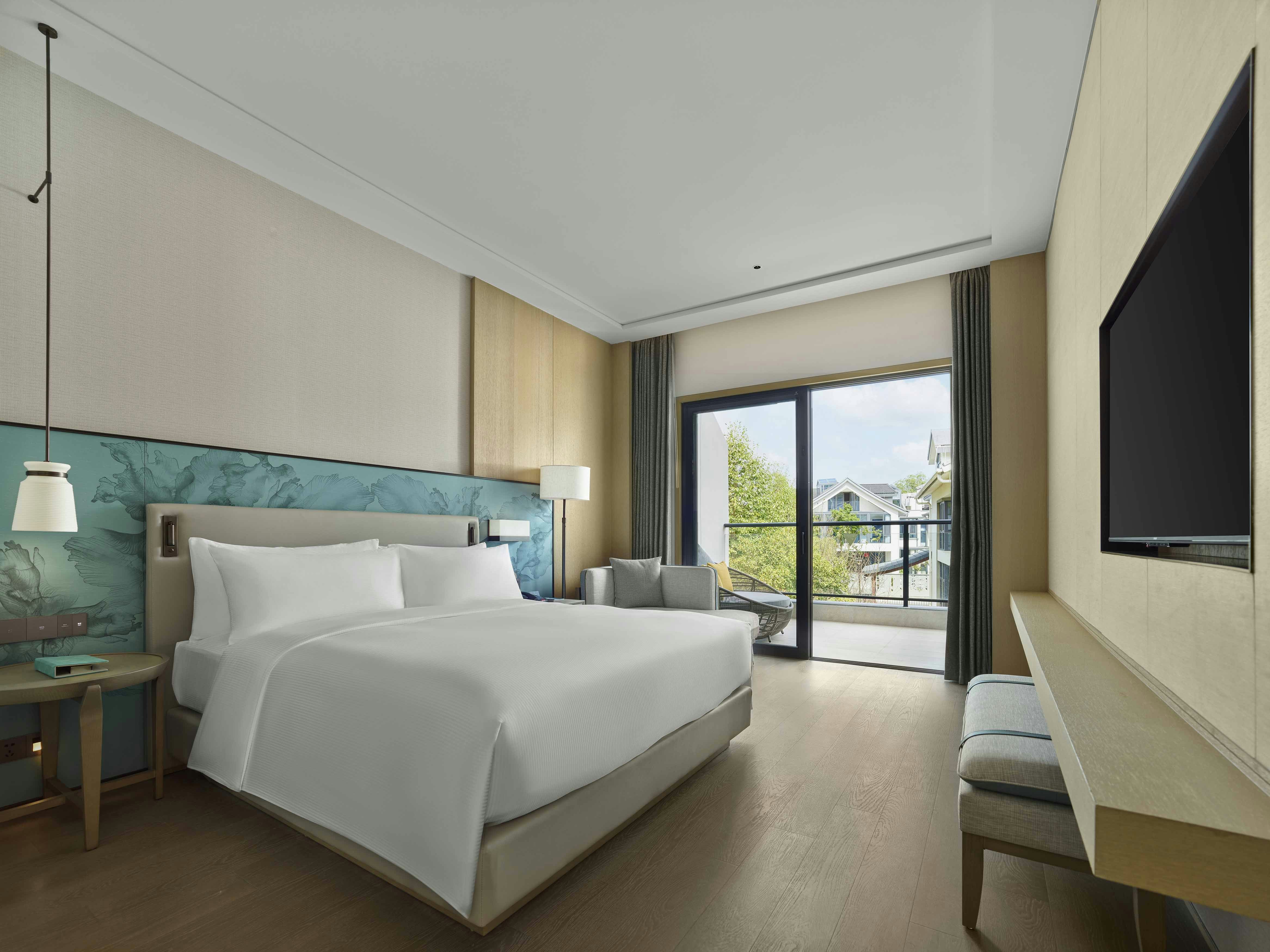 JUNIOR SUITE, KING BED
