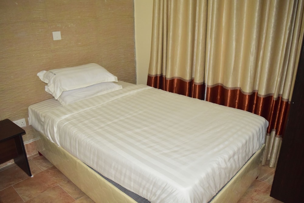 ROOM, SINGLE
