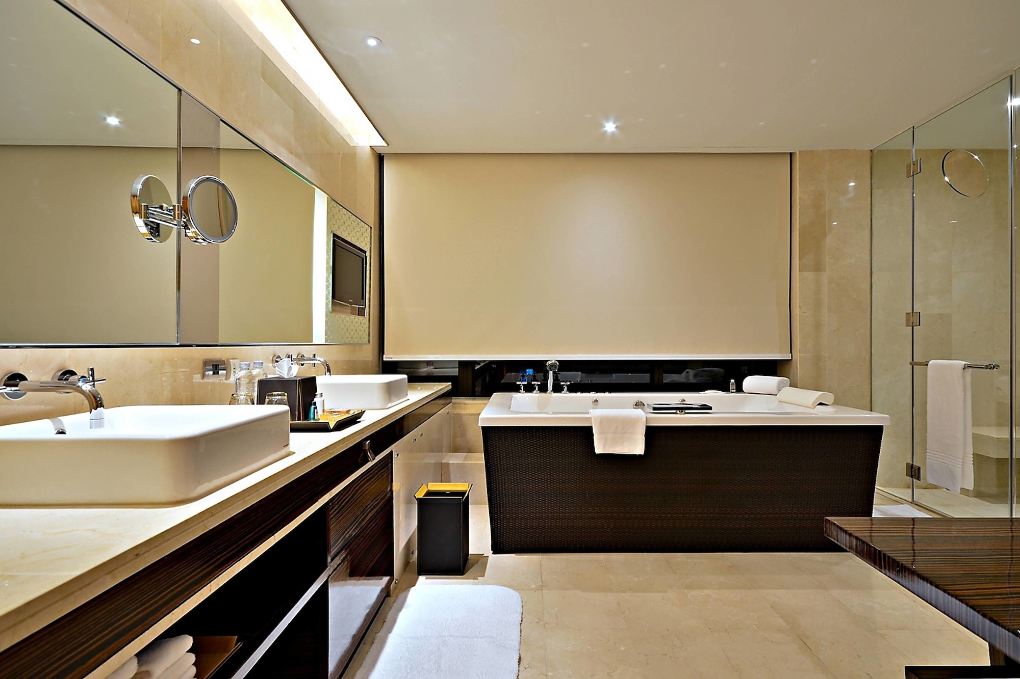 جناح كلوب بسريرين مزدوجين بـ3 غرف نوم، Renaissance Bangkok Ratchaprasong Hotel 9/9