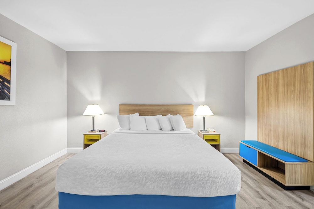 Standard, King Bed