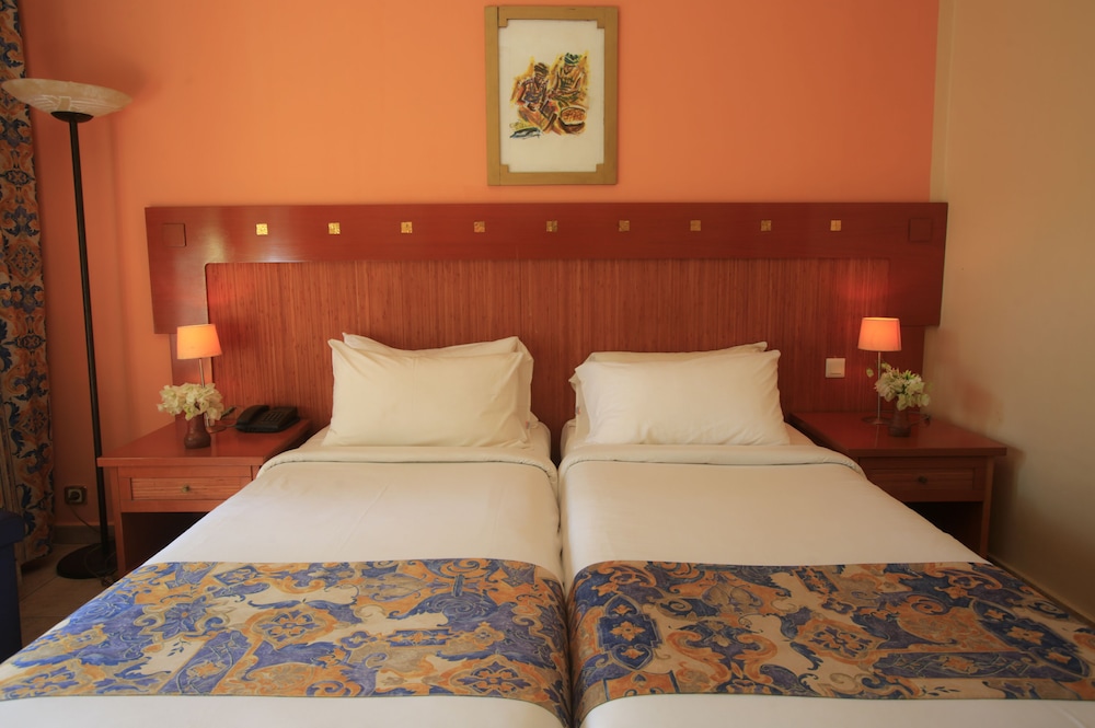 The Kairaba Beach Hotel 38/75