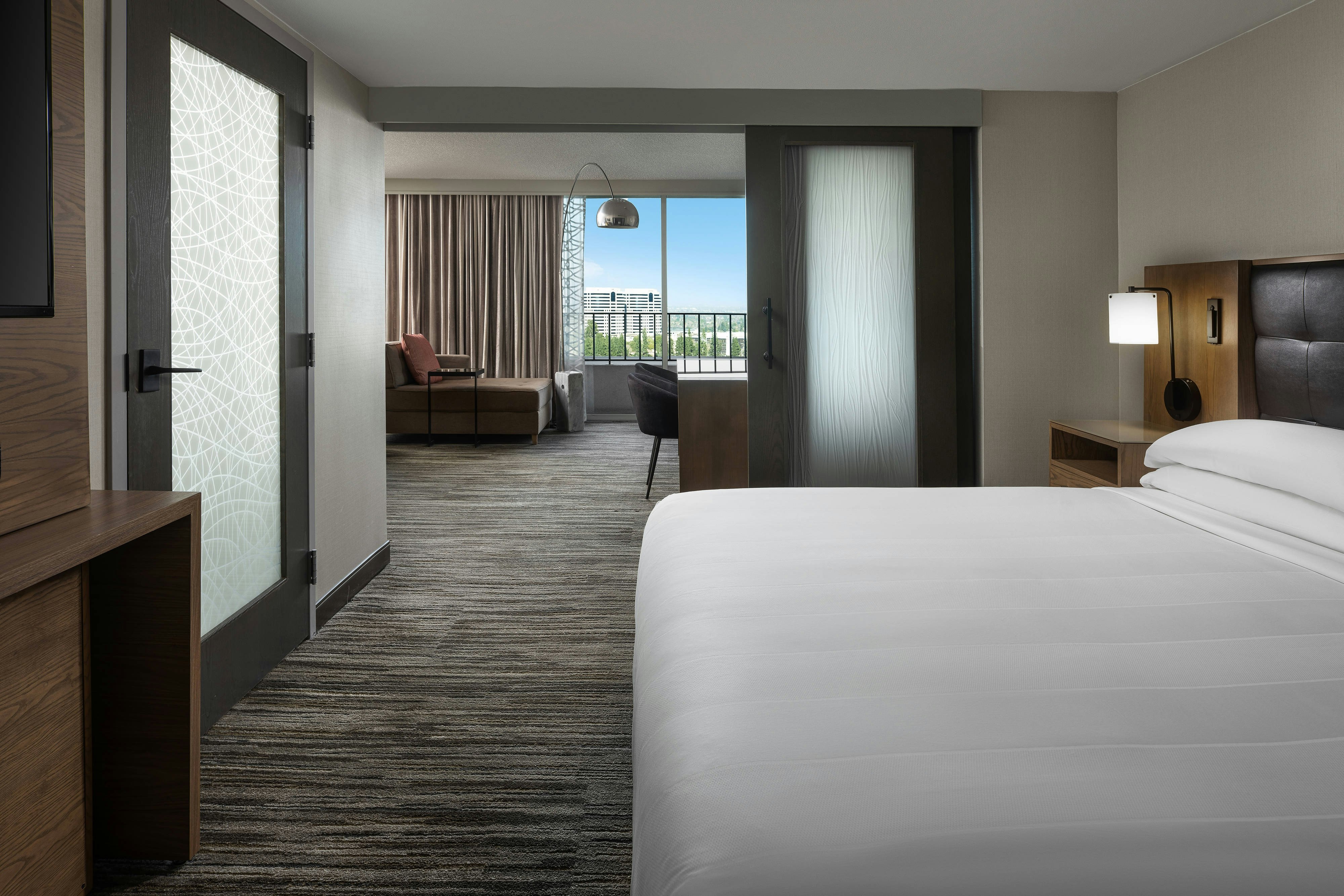 جناح جونيور، Warner Center Marriott Woodland Hills 2/3