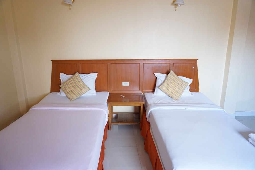 SRI CHUMPHON HOTEL 13/35