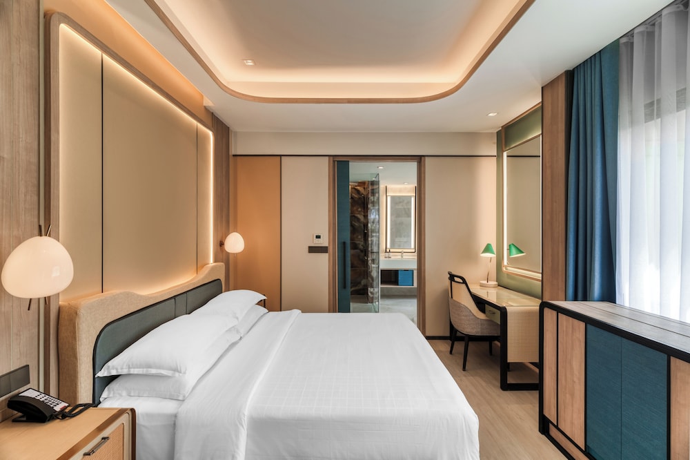1 Bedroom, Club, Suite, King Bed, Dusit Thani Krabi Beach Resort 2/3