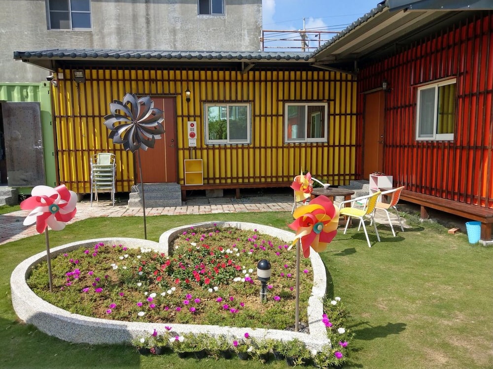 Happy House 3/33