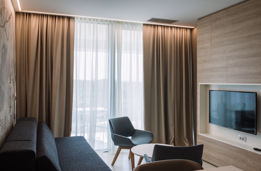 Joel Hotel 52/66