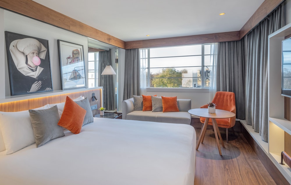 THE LEVEL, PREMIUM, EXECUTIVE LOUNGE ACCESS