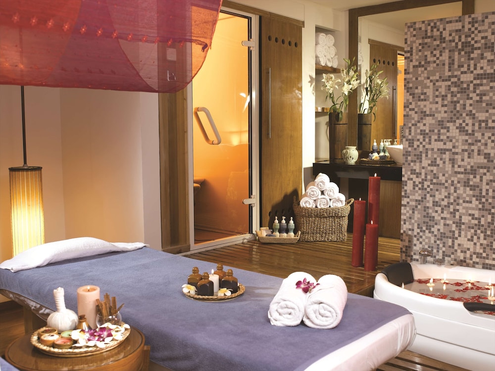 Radisson Blu Dhaka Water Garden 45/83