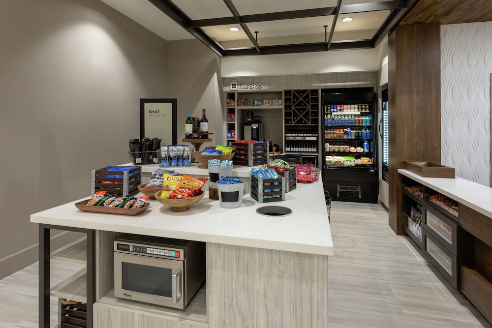 Hilton Garden Inn St. Cloud, MN 28/34