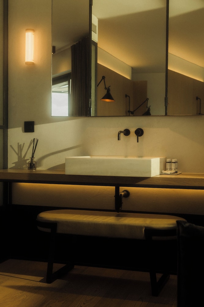 Niki Athens Hotel 50/50