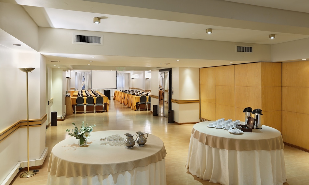 DOLMEN HOTEL 36/52