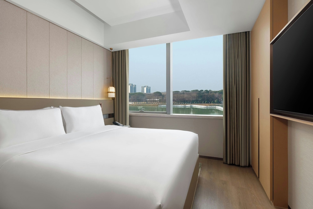 Smart, Suite, King Bed