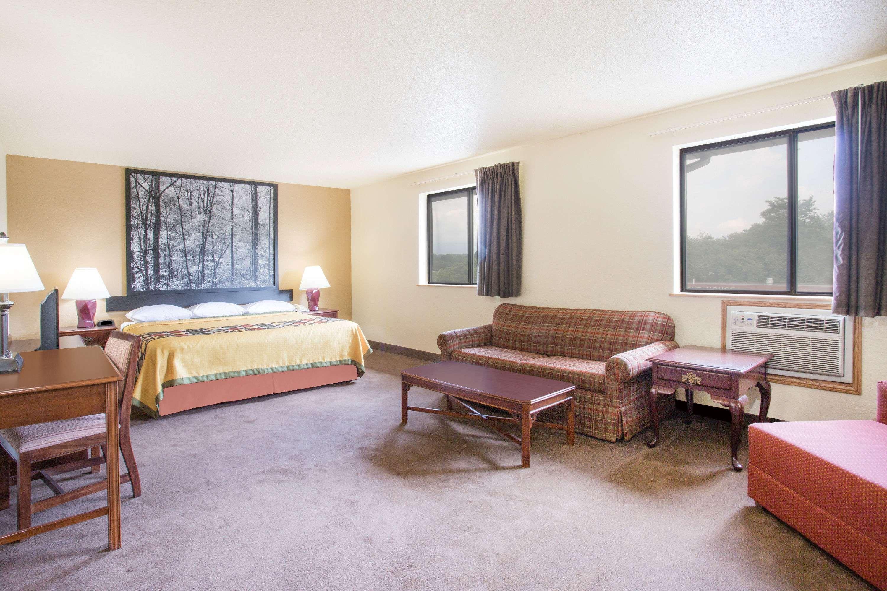 Super 8 by Wyndham Lexington VA 13/16
