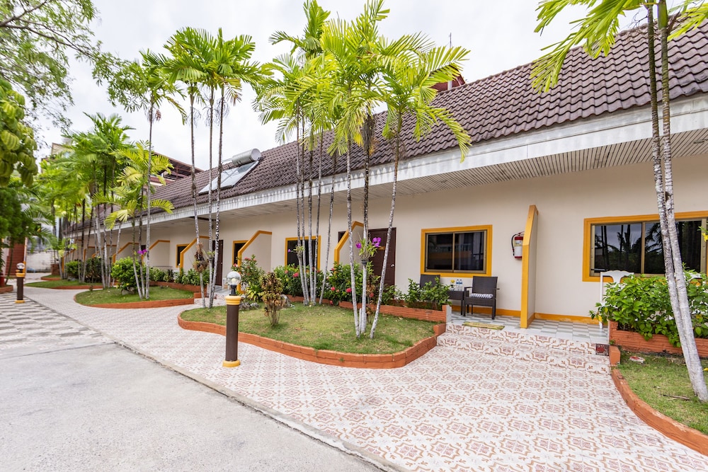 Club Coconut Resort 8/47